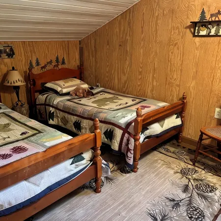 Rustic 4-bedroom cabin, on lake with WiFi, near AdirondacksA Place to Remember!