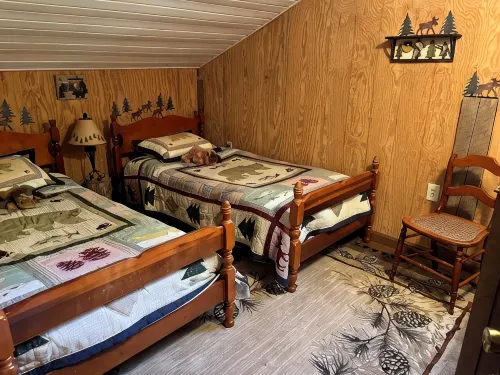 Rustic 4-bedroom cabin, on lake with WiFi, near AdirondacksA Place to Remember!