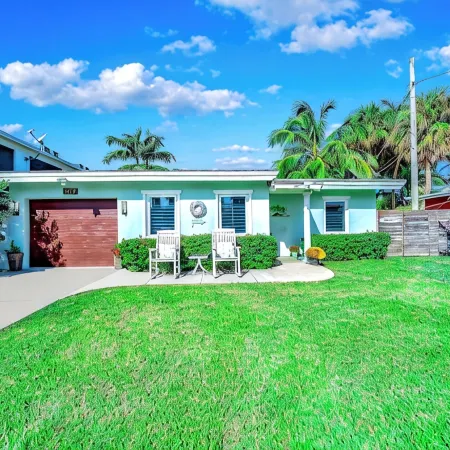 Stylish Beach Home Near Boca with Pool, Golf Cart, Bikes