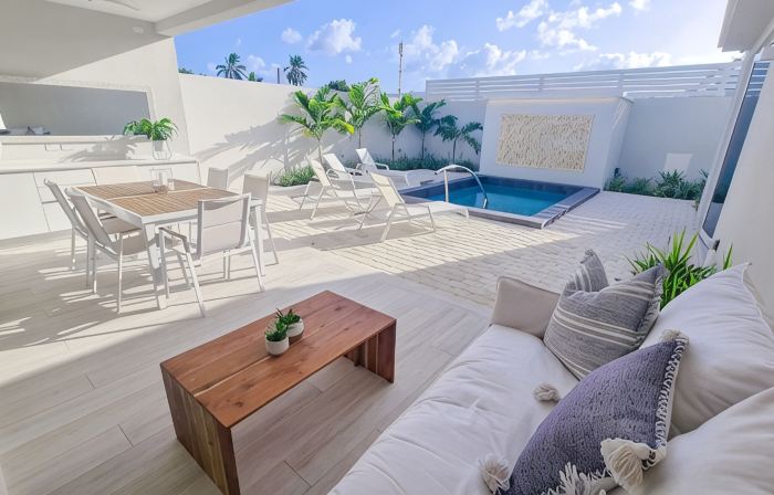Luxe Private Pool Villa in Porters Place, Exclusive Beach Club Access, Gym & BBQ