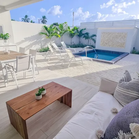 Luxe Private Pool Villa in Porters Place, Exclusive Beach Club Access, Gym & BBQ