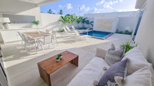 Luxe Private Pool Villa in Porters Place, Exclusive Beach Club Access, Gym & BBQ