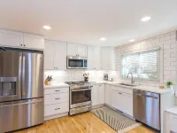 Remodeled 3 bedroom home in Monona. Close to Downtown! Hotels in Monona