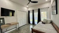 4-bedroom house- Black Sheep Hideaway: Modern Countryside Serenity - Boutique