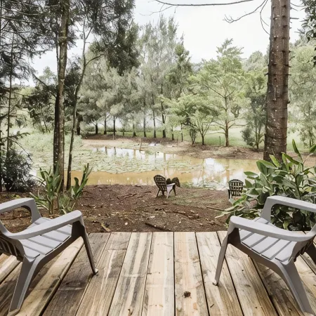 Wallaby 2 Bed, 1 Bath Cottage - Private Parkland Setting with Lake View