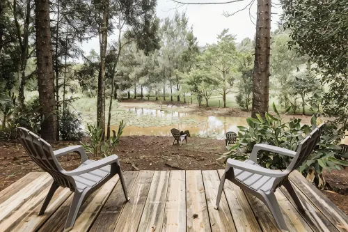 Wallaby 2 Bed, 1 Bath Cottage - Private Parkland Setting with Lake View