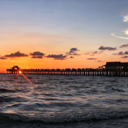Walk to Waves & Shops! Charming 2-Bedroom Beach Condo