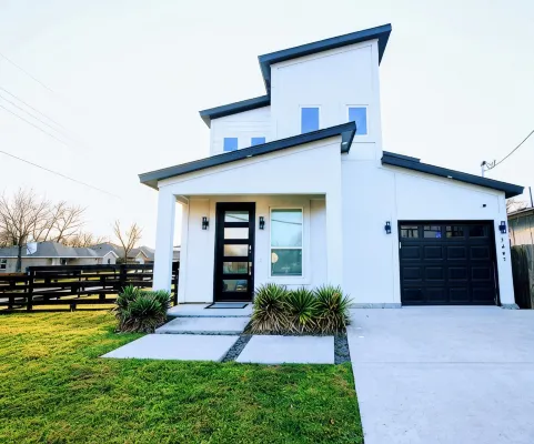 Spacious 4-bedroom house with, Gameroom, Backyard, WiFi, AC in fabulous Dallas - Bungalows