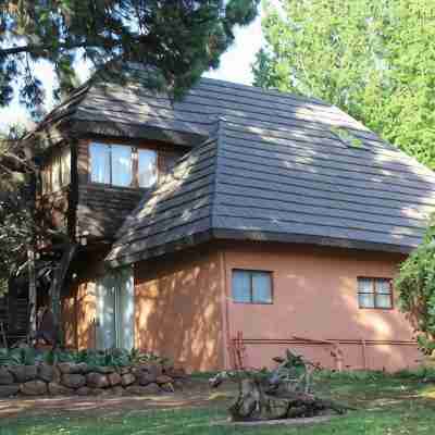 Cosy Cottage with Magnificent Lake and Mountain Views Hotel Exterior