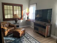 Charming, 1-bedroom, spacious duplex with sleeper sofa in delightful Dubuque.