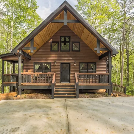 2024 Modern 3/2.5 cabin with Game Room, Hot tub Secluded Near downtown Ellijay