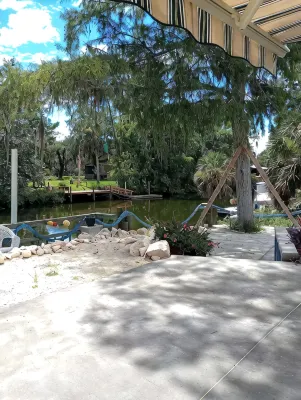 Charming House with Boat Dock in Serene Inglis, Riverfront Deep Water Gulf Acces