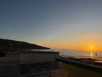 Oceanfront 1 BR w/ Pool and Heated Pool