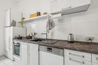 Central location... Ideal for business people, fitters...3 rooms, WiFi, SmartTVs