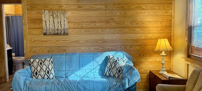 Charming cabin nestled in the woods in Andalusia, AL Hotels in Covington County