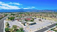 Charming 4-bedroom house with private pool and spa in brilliant Indio