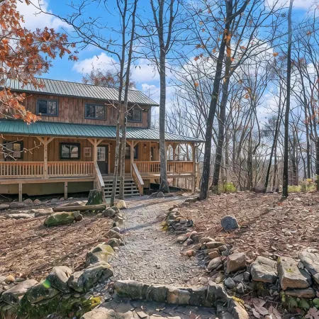 Mountain escape with hot tub