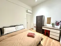 The Quartz Residence 6pax [Near to Jonker Street] by LoHas