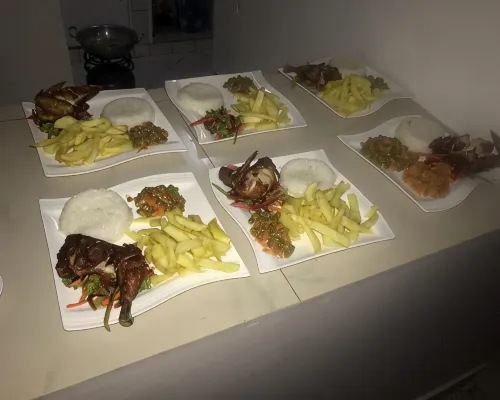 Raha Leo Inn Ăn uống Photos