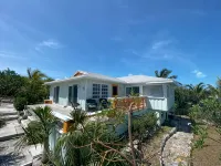 Fair Winds: Tropical Beach House, Stunning Ocean View, Pool, Steps to the Beach! Hotels in 