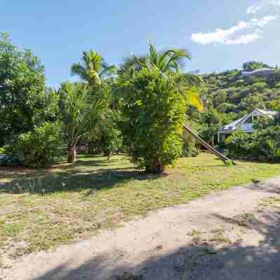 Beach 2 minutes' walk, private deck, tranquility Hotel Exterior