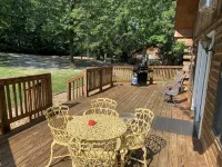 Beautiful Log Cabin w/loft. 1/2 mile to Red's Landing Boat Launch! A+ fishing.