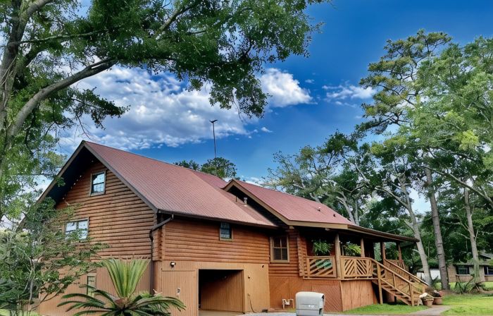 BEAUTIFUL WATERFRONT .  GNAT SCREENED BOATHOUSE AND AJOINING COVERED BOAT SLIPS