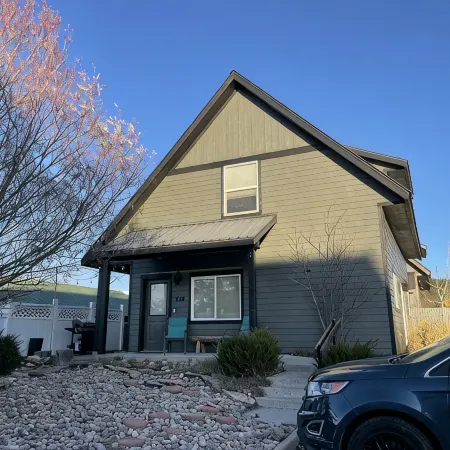 *Upscale & Downtown! Walk to Hot Springs & River!