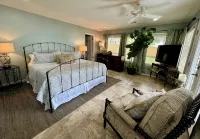 "Sunrise Cottage" Beautiful Lakefront Panoramic View W/ Hot Tub and Boat Dock - 4-Star