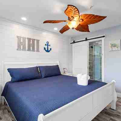 Lovely 2 BR Condo ~ access to resort amenities ~ short walk to beach~RestAshored Rooms