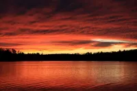Sandy beach, quiet lake, great fishing & beautiful sunsets w/2 kayaks & gameroom - 小木屋