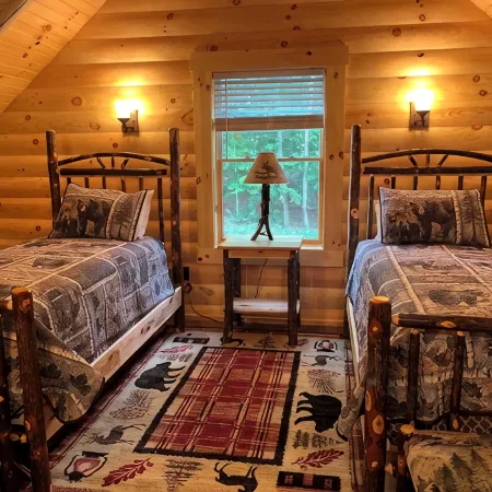 "Hilltop Hideaway" - A "GEM" in beautiful Hocking Hills !