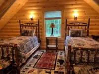 "Hilltop Hideaway"  - A "GEM" in beautiful Hocking Hills ! - シャレー