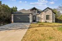 Mins to Granbury Medical Ctr-2 Blocks to Lake-Stunning Kitchen-Firepit - Pools