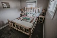 Salmon Gathering Place Sleeps 35 + Perfect for Reunions.Retreats.Events - Wi-Fi
