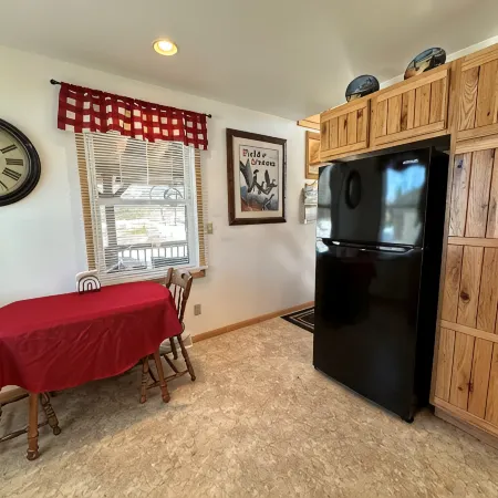 Cozy 1-bedroom cabin with AC, WiFi & garage in charming Ironwood