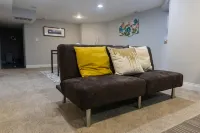 Cozy 2BR/1BA Garden Apartment Near Lincoln Square - Condos