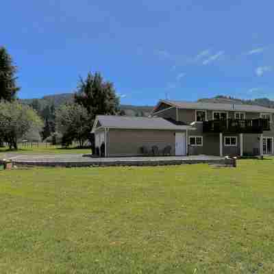 Unique Renovated 4 Bedroom Home on Private Corner Lot Hotel Exterior