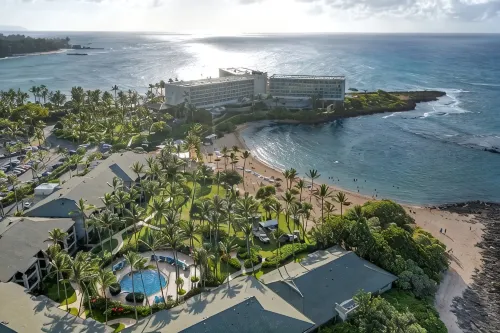Romantic Honeymoon Retreat • 1Br Villa for 4 •  Beach, Pool, Hot Tub & Lanai