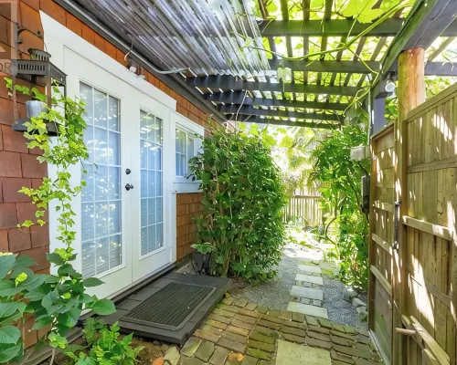 Centrally located private studio in Chemainus Hotele w: Chemainus