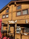 Log cabin with large deck and 6 person hot tub Hotel di 