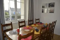 House 5 Bedrooms, 2 bathrooms, enclosed garden 800m from Morgat beach