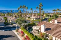 Beautiful Palm Desert Home With Private  Backyard Pool and Jacuzzi