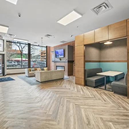 Huge King Bed Loft Downtown - Balcony - Grocery - Brewery - Court Ave Nightlife