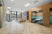 Huge King Bed Loft Downtown - Balcony - Grocery - Brewery - Court Ave Nightlife - Bintang 4