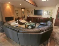 3 Bdrm Luxury. Gourmet Kitchen/Pool/Spa/Walk to Shops. Pets OK. Short/Long Term - 4-Star