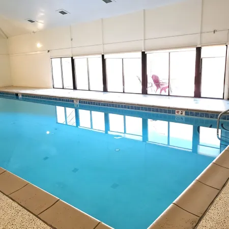 Cozy condo, walking distance to trails, shops, restaurants, fitness center.