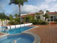 Bungalow with apartment in a quiet location and large pool