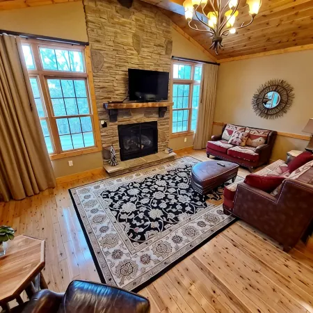 3A - Comfortable Wooded Setting
