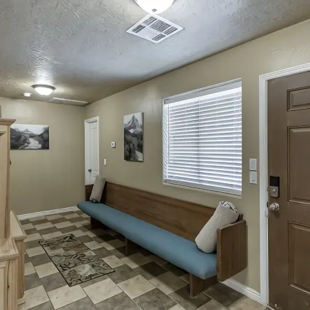 Welcome to Serenity Hills Zion , Sleeps 10 +